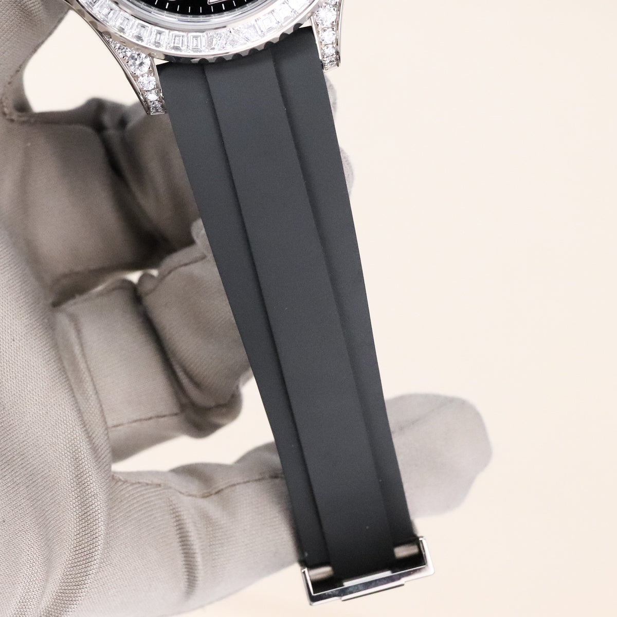 Rolex Yachtmaster [2025 Complete] 42mm White Gold Black Dial 18k Diamond Bezel Rubber Strap 226679TBR