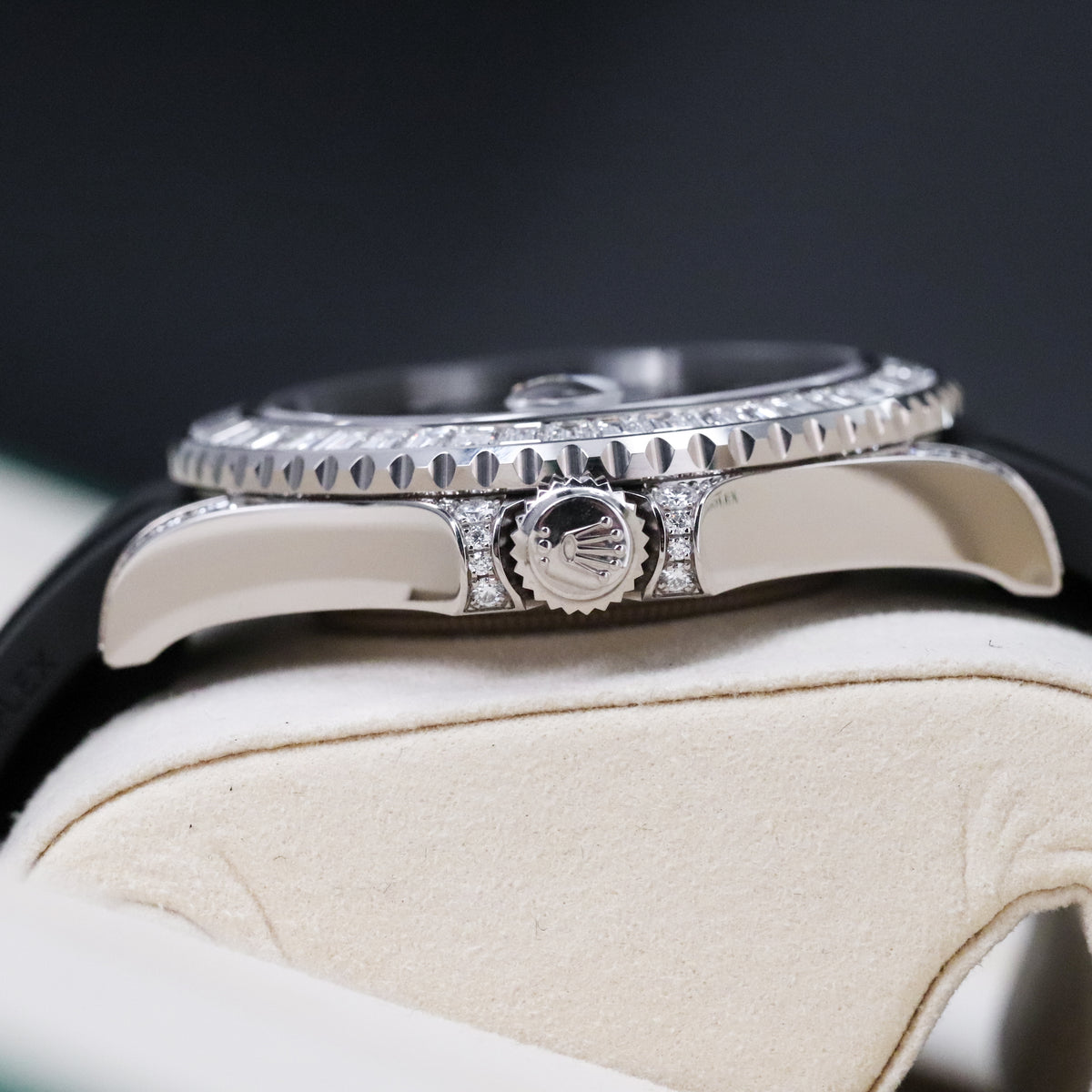 Rolex Yachtmaster [2025 Complete] 42mm White Gold Black Dial 18k Diamond Bezel Rubber Strap 226679TBR