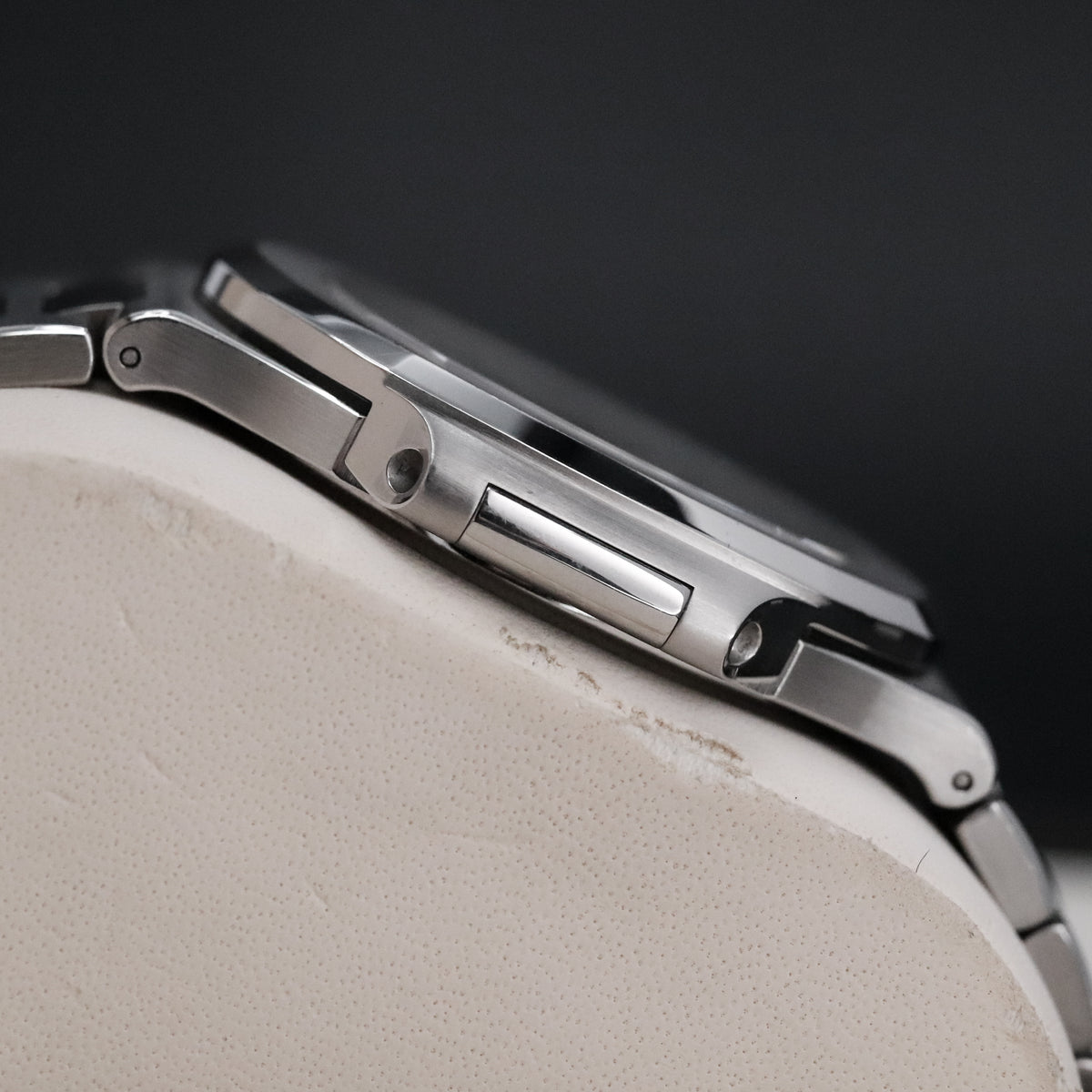 Patek Philippe Nautilus Complete 40mm Steel Case White Dial Steel Bezel Steel Bracelet 5711/1A-011