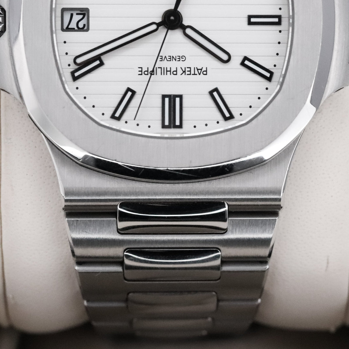 Patek Philippe Nautilus Complete 40mm Steel Case White Dial Steel Bezel Steel Bracelet 5711/1A-011