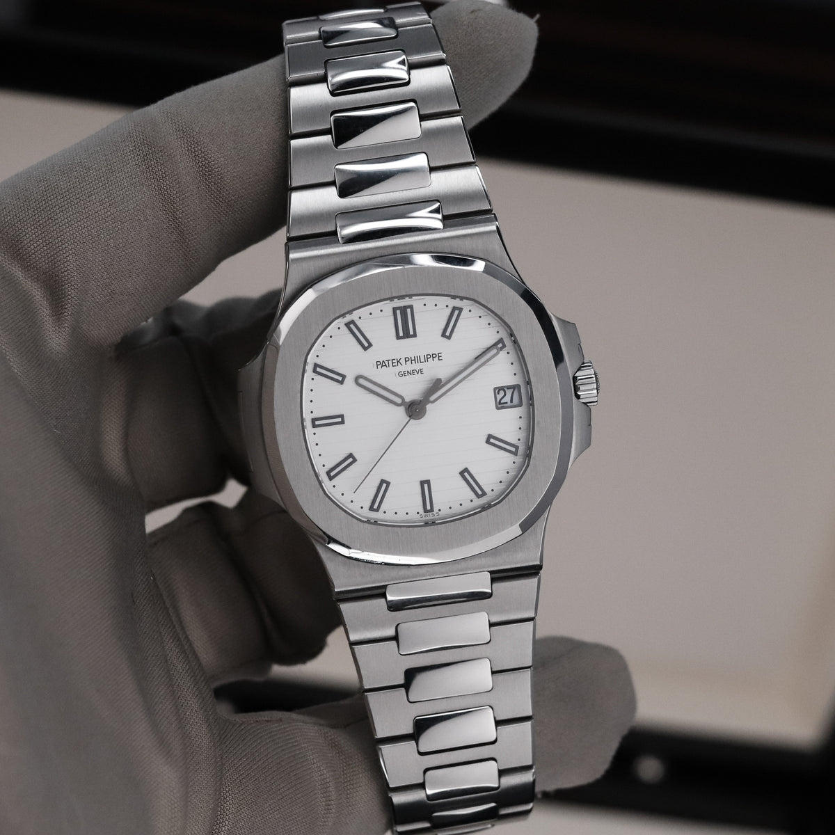 Patek Philippe Nautilus Complete 40mm Steel Case White Dial Steel Bezel Steel Bracelet 5711/1A-011