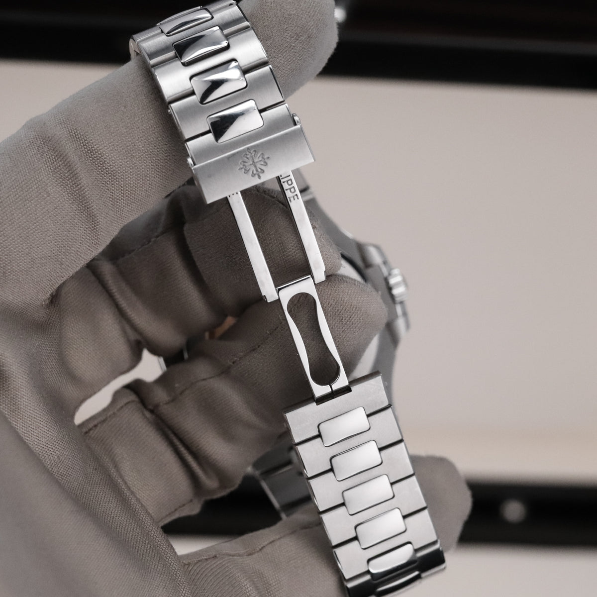 Patek Philippe Nautilus Complete 40mm Steel Case White Dial Steel Bezel Steel Bracelet 5711/1A-011