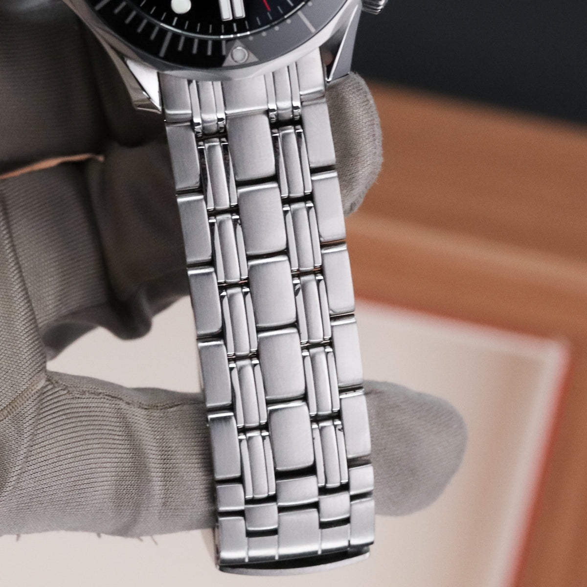 Omega Seamaster Diver 300M [2018 COMPLETE] 41mm Steel Case Black Dial Silver Steel Bezel and Stainless Steel Bracelet 212.30.41.20.01.003