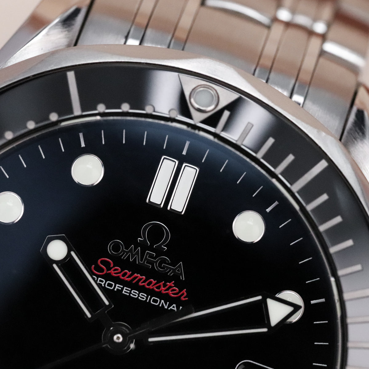 Omega Seamaster Diver 300M [2018 COMPLETE] 41mm Steel Case Black Dial Silver Steel Bezel and Stainless Steel Bracelet 212.30.41.20.01.003
