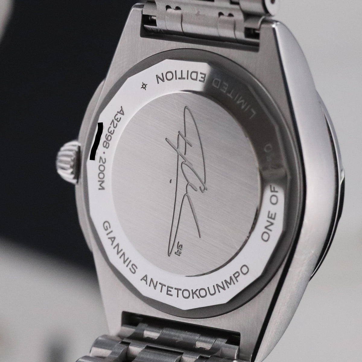 Breitling Chronomat Automatic GMT 40 [2024 COMPLETE] Limited 1750pcs 40mm Steel Case Green Dial Silver Steel Bezel Stainless Steel Bracelet A32398