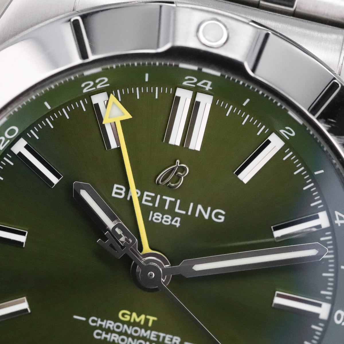 Breitling Chronomat Automatic GMT 40 [2024 COMPLETE] Limited 1750pcs 40mm Steel Case Green Dial Silver Steel Bezel Stainless Steel Bracelet A32398