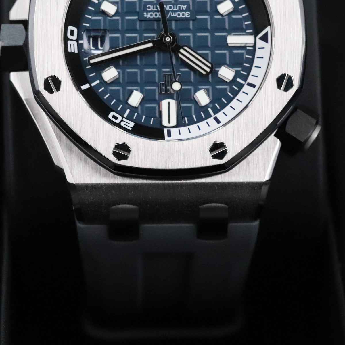 Audemars Piguet Royal Oak Offshore Diver [2022 COMPLETE] 42mm Steel Case Blue Tapisserie Dial Silver Steel Bezel Blue Strap 15720ST