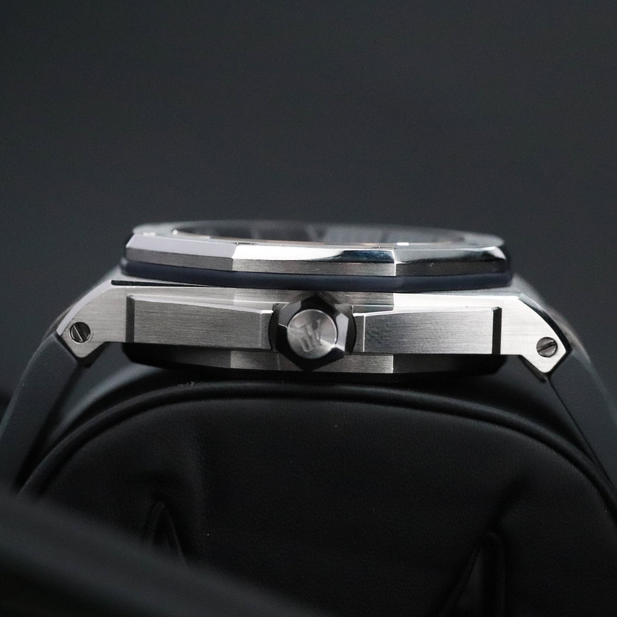 Audemars Piguet Royal Oak Offshore Diver [2022 COMPLETE] 42mm Steel Case Blue Tapisserie Dial Silver Steel Bezel Blue Strap 15720ST