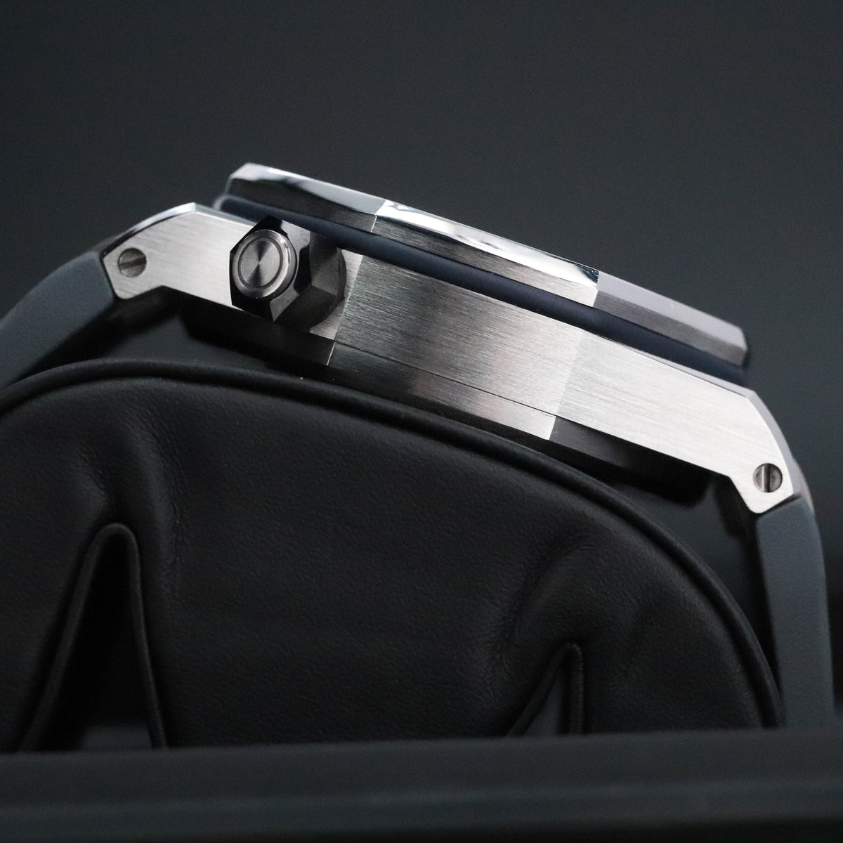 Audemars Piguet Royal Oak Offshore Diver [2022 COMPLETE] 42mm Steel Case Blue Tapisserie Dial Silver Steel Bezel Blue Strap 15720ST