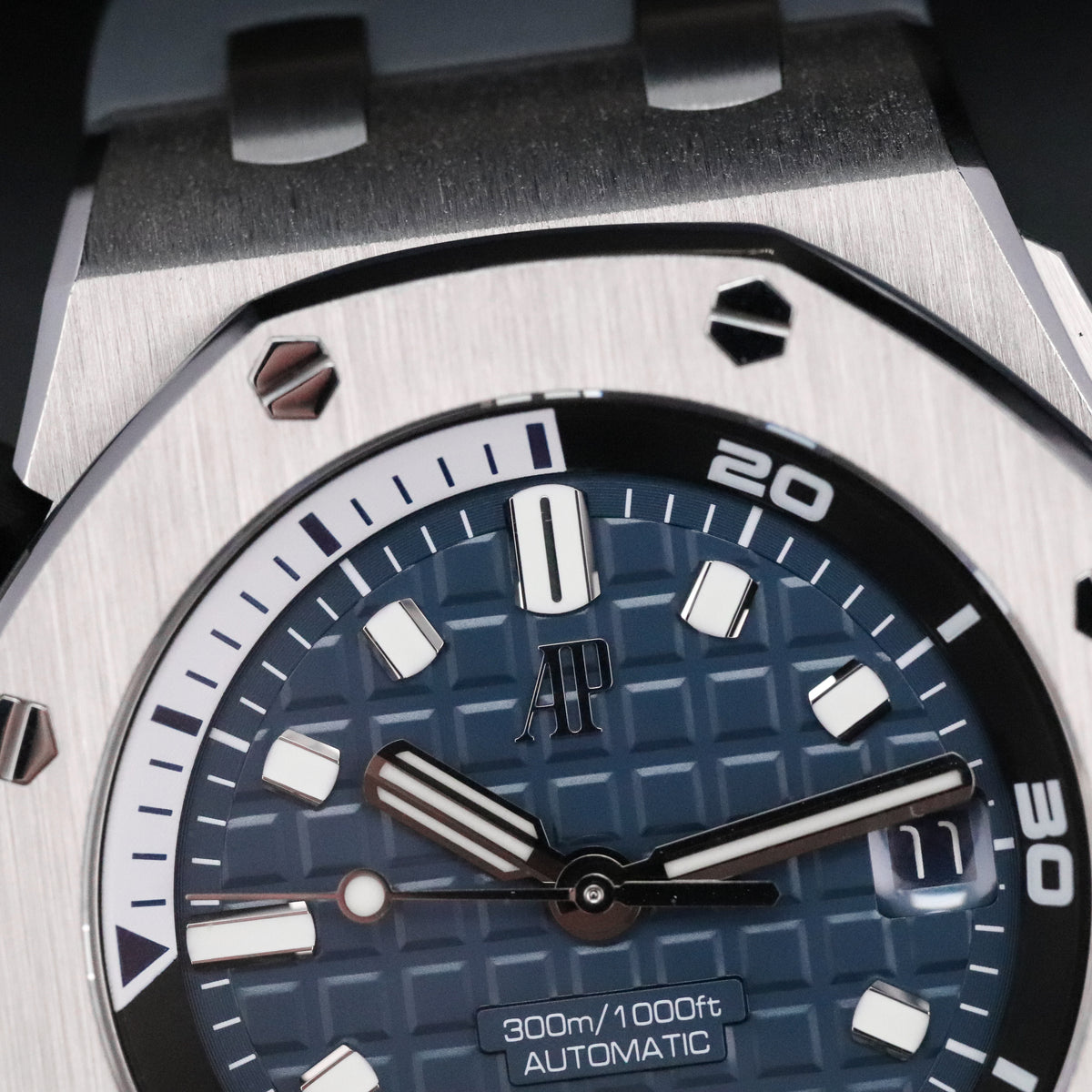 Audemars Piguet Royal Oak Offshore Diver [2022 COMPLETE] 42mm Steel Case Blue Tapisserie Dial Silver Steel Bezel Blue Strap 15720ST