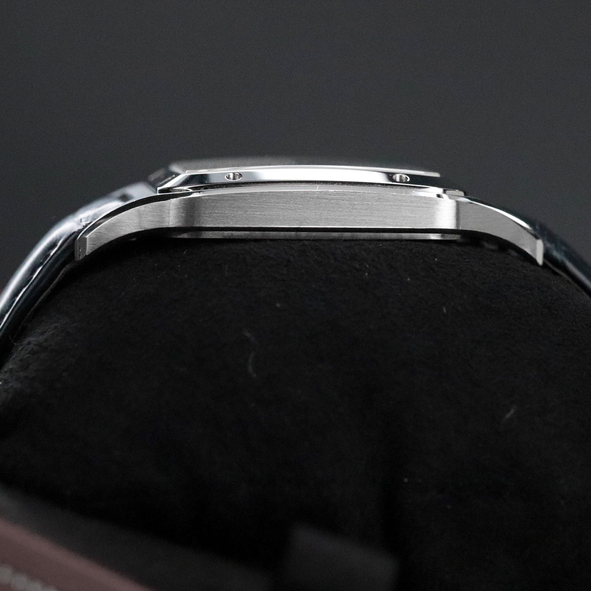 Cartier Santos Dumont Xl [2024 Complete] 33.9 mm x 46.6 mm Steel Roman Dial Blue Hands WSSA0032