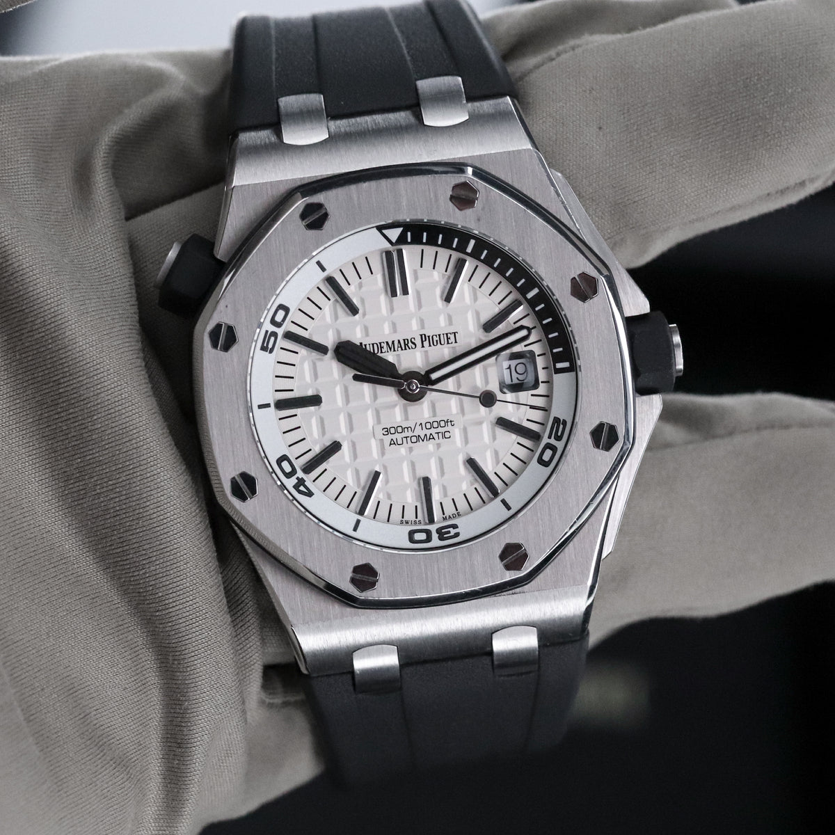 Audemars Piguet Royal Oak Offshore Diver [Complete Set] White Dial Steel 42mm Black Rubber 15710ST