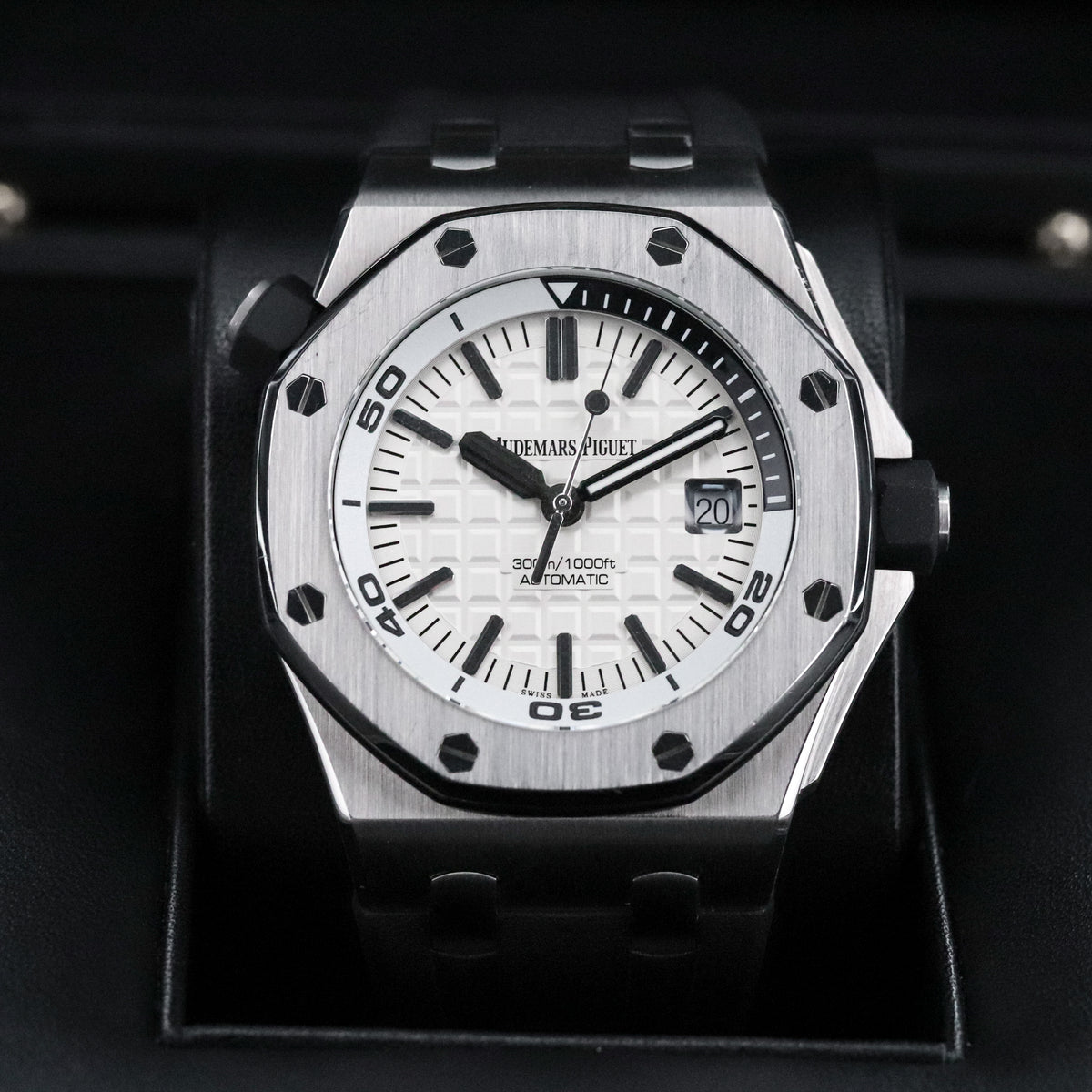 Audemars Piguet Royal Oak Offshore Diver [Complete Set] White Dial Steel 42mm Black Rubber 15710ST