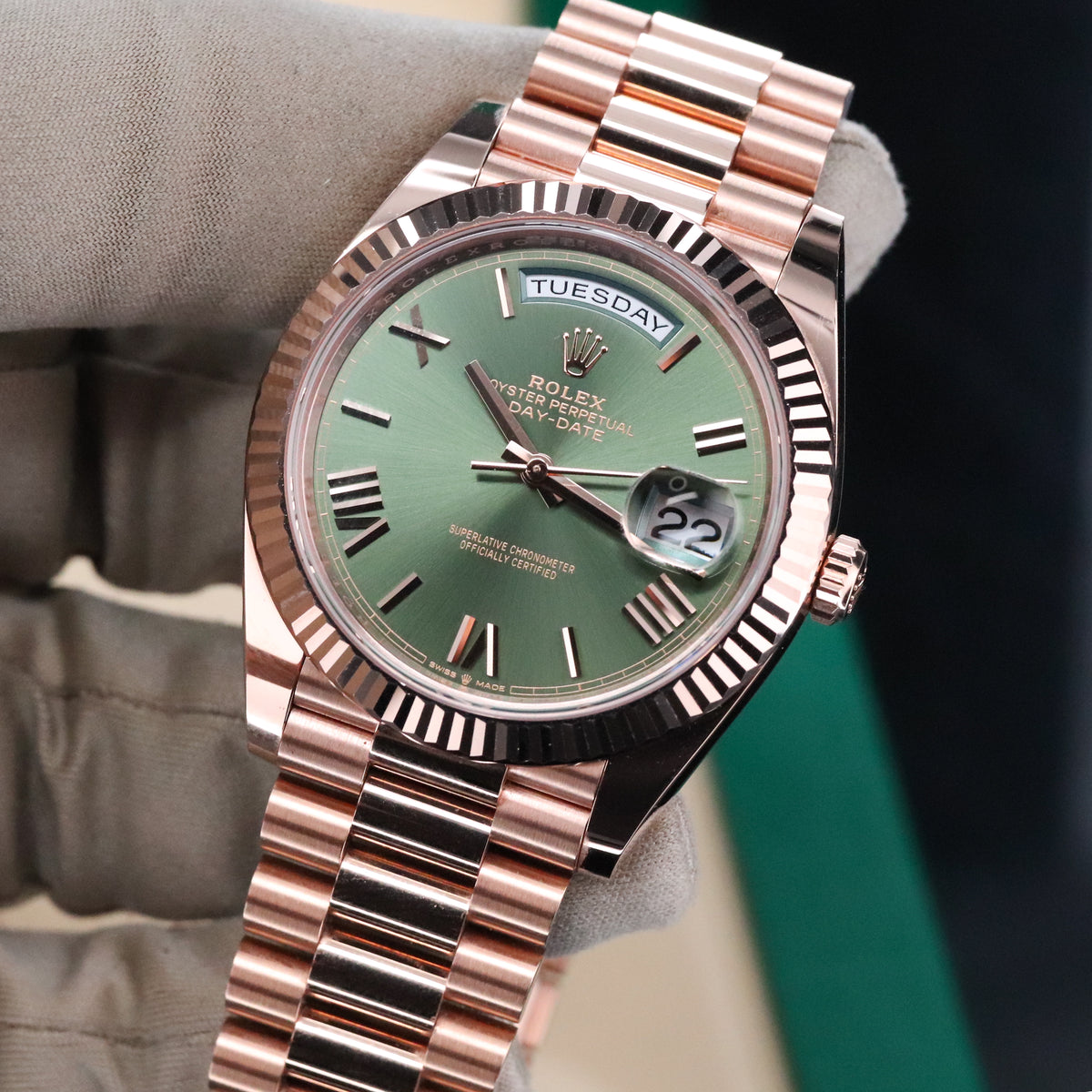 Rolex Day-Date 40 [Complete Set] Olive Dial Roman Green Rose Gold Presidential Fluted 228235