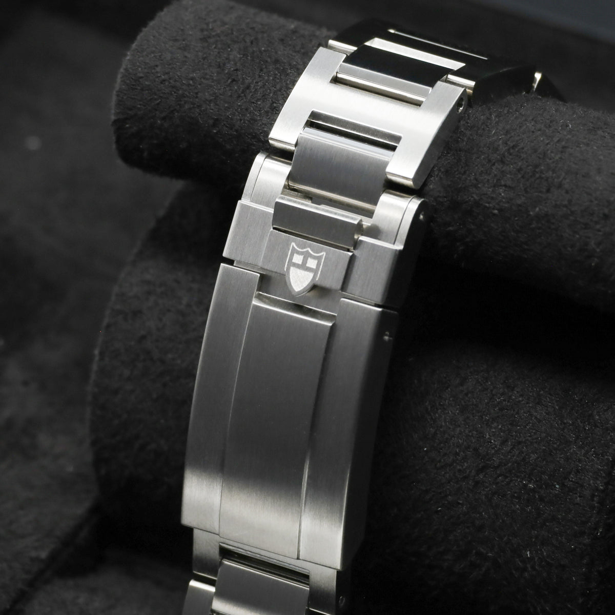 Tudor North Flag 2026 Complete 40mm Stainless Steel Black with Yellow Accents Dial Stainless Steel Fixed Bezel with Satin-Brushed and Polished Finishes Bezel Integrated Stainless Steel Two-Link Bracelet M9140G1A0U