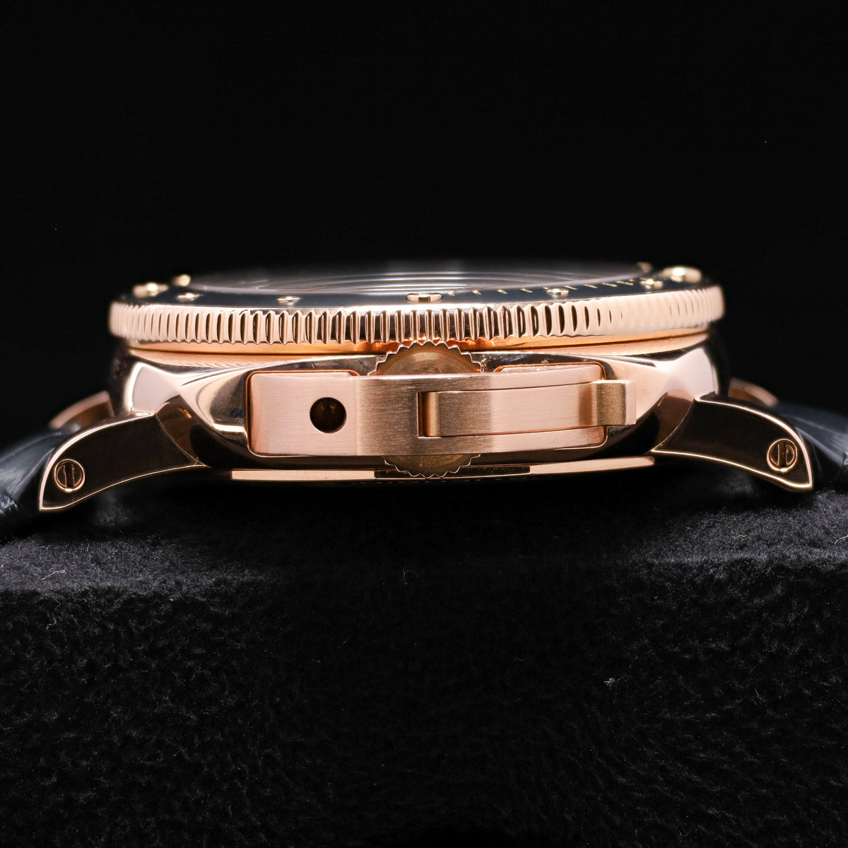 Panerai Luminor Submersible 42mm 18k Rose Gold Black Dial 18k Rose Gold with Black Insert Bezel Black Alligator Leather Strap PAM00684