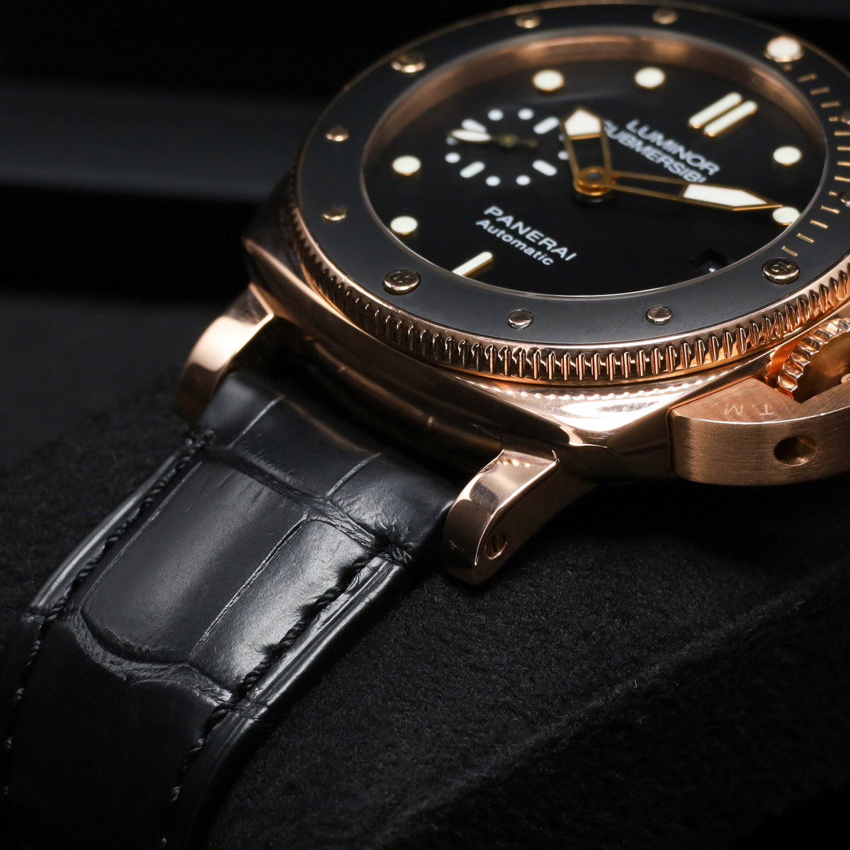 Panerai Luminor Submersible 42mm 18k Rose Gold Black Dial 18k Rose Gold with Black Insert Bezel Black Alligator Leather Strap PAM00684