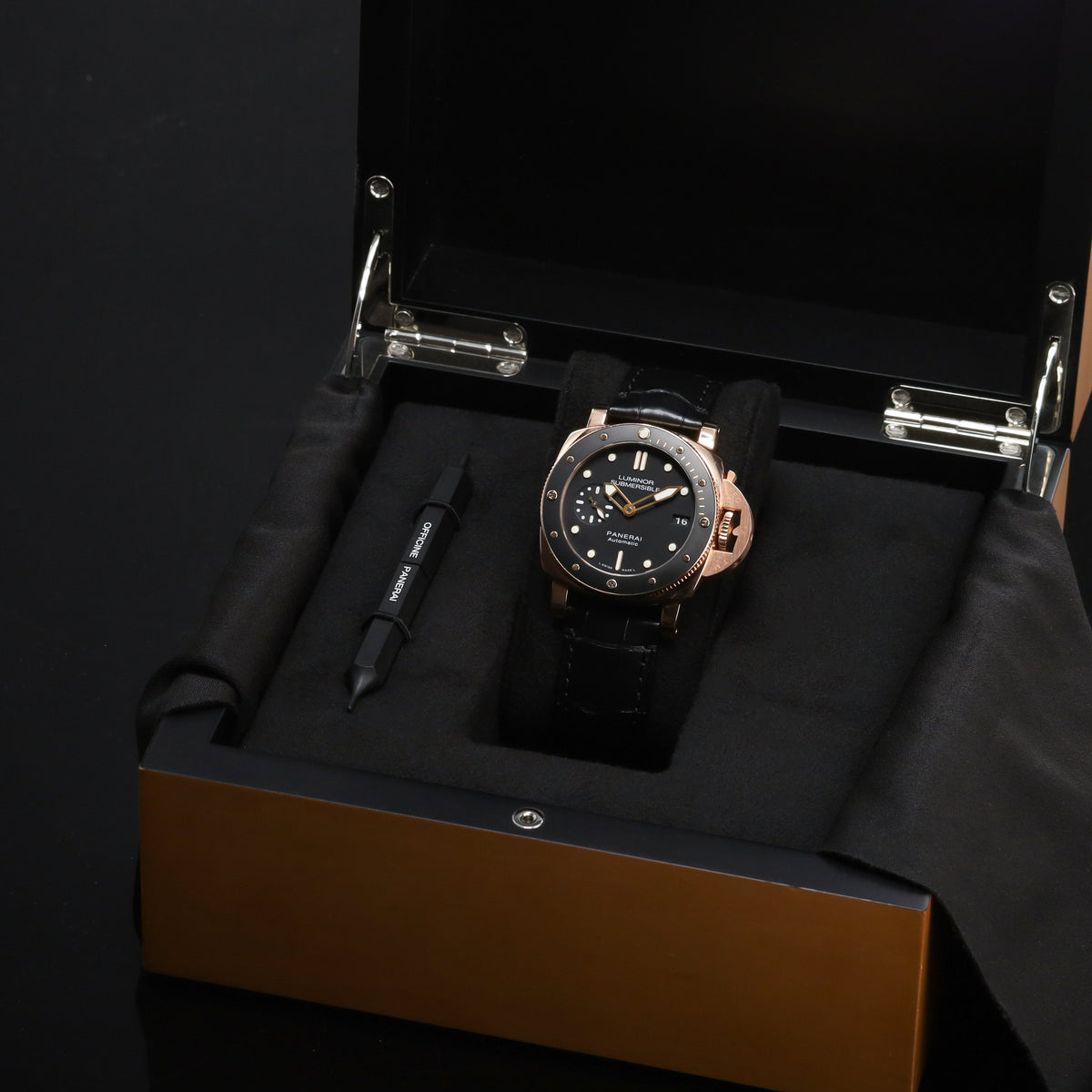 Panerai Luminor Submersible 42mm 18k Rose Gold Black Dial 18k Rose Gold with Black Insert Bezel Black Alligator Leather Strap PAM00684