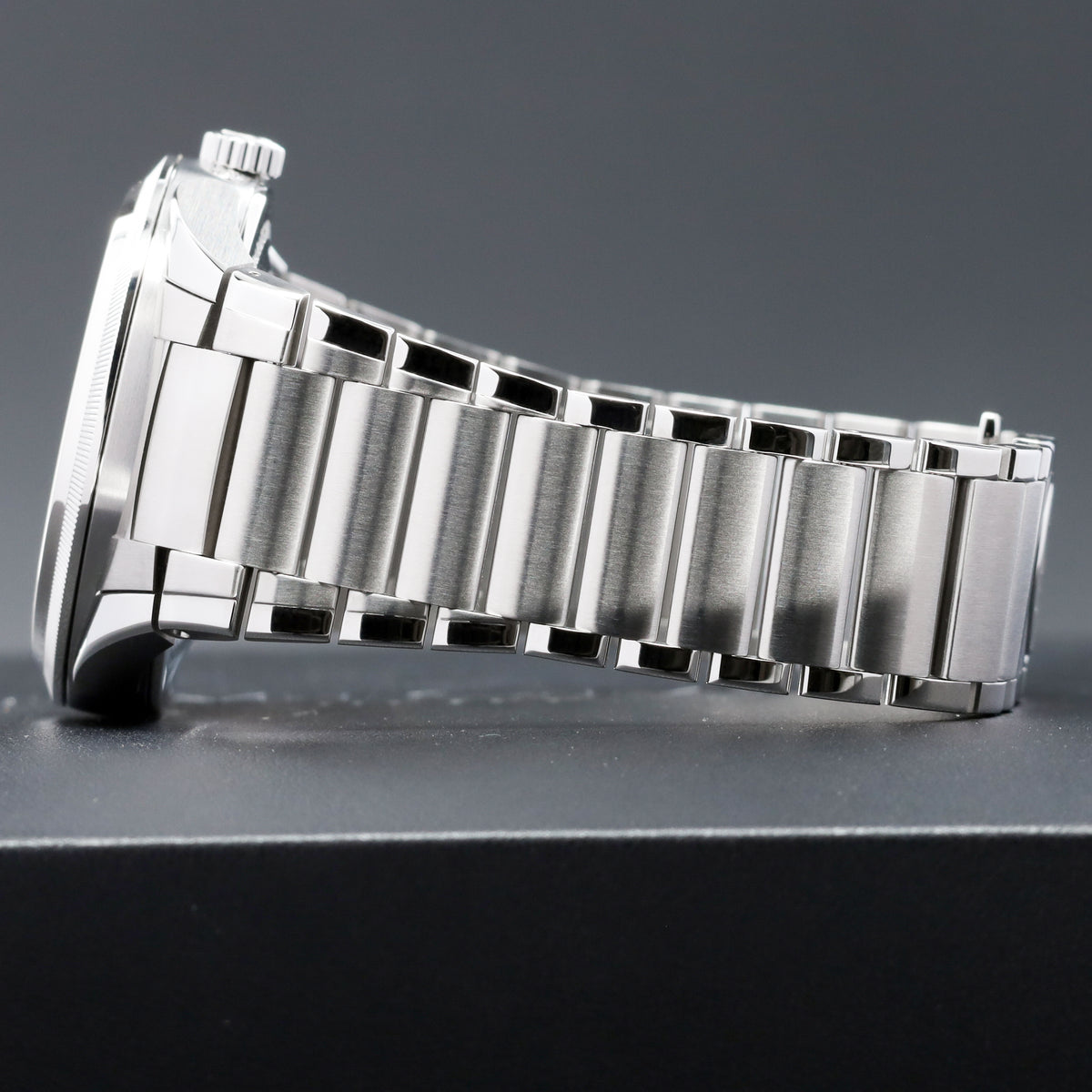 Parmigiani Fleurier Tonda 2025 Complete 42mm  PF Xiali Chinese Calendar Stainless Steel and 950 Platinum Imperial Red 950 Platinum Knurled Bezel Stainless Steel Bracelet with Folding Clasp PFH982-1022401-100182