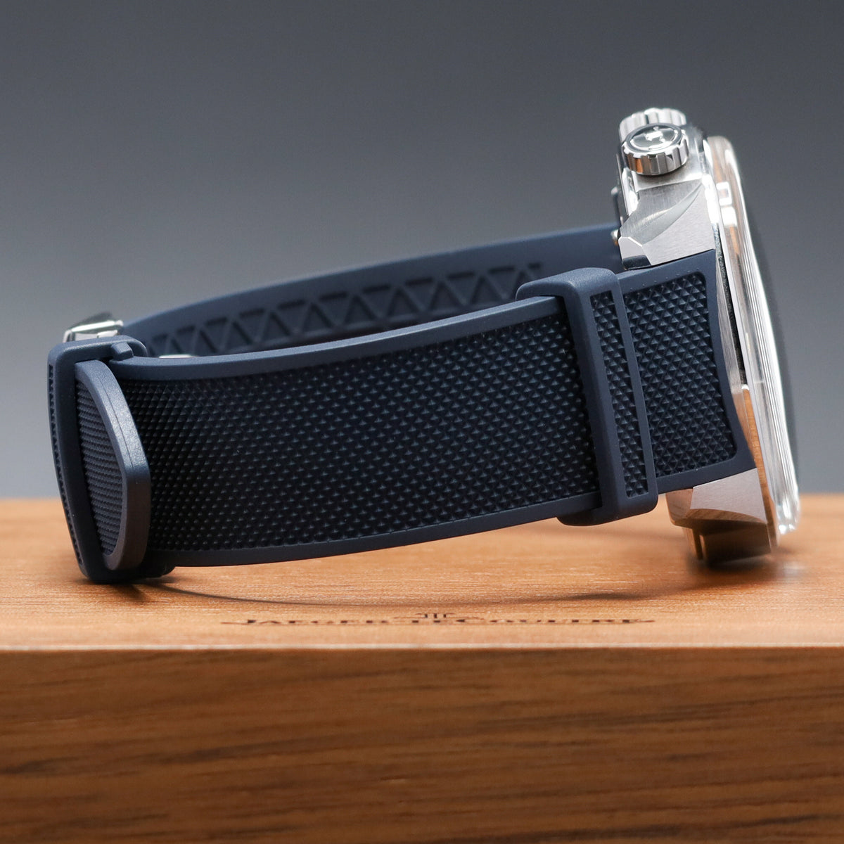 Jaeger-LeCoultre 2023 Complete 42mm Stainless Steel Blue Dial Stainless Steel Bezel Blue Rubber Strap Q9088180