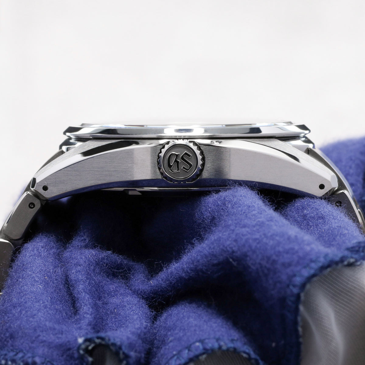 Grand Seiko Evolution 9 Collection 2026 Complete 40mm High Intensity Titanium Blue Lake Suwa Textured Dial High Intensity Titanium Fixed Bezel High-Intensity Titanium Bracelet with Folding Clasp SLGA019G