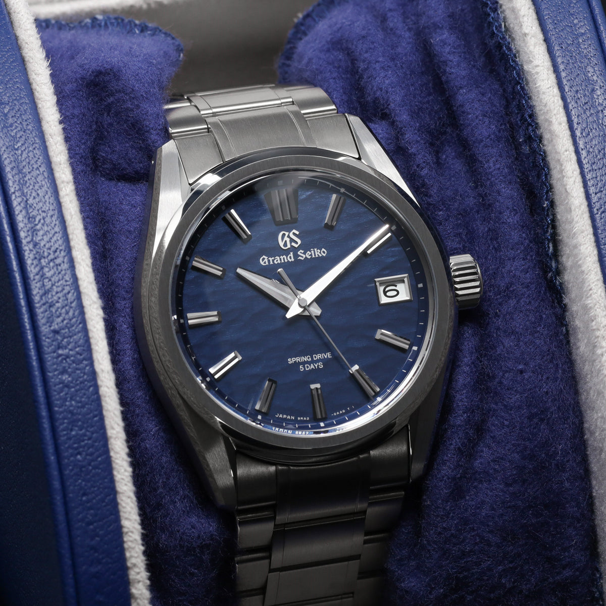 Grand Seiko Evolution 9 Collection 2026 Complete 40mm High Intensity Titanium Blue Lake Suwa Textured Dial High Intensity Titanium Fixed Bezel High-Intensity Titanium Bracelet with Folding Clasp SLGA019G