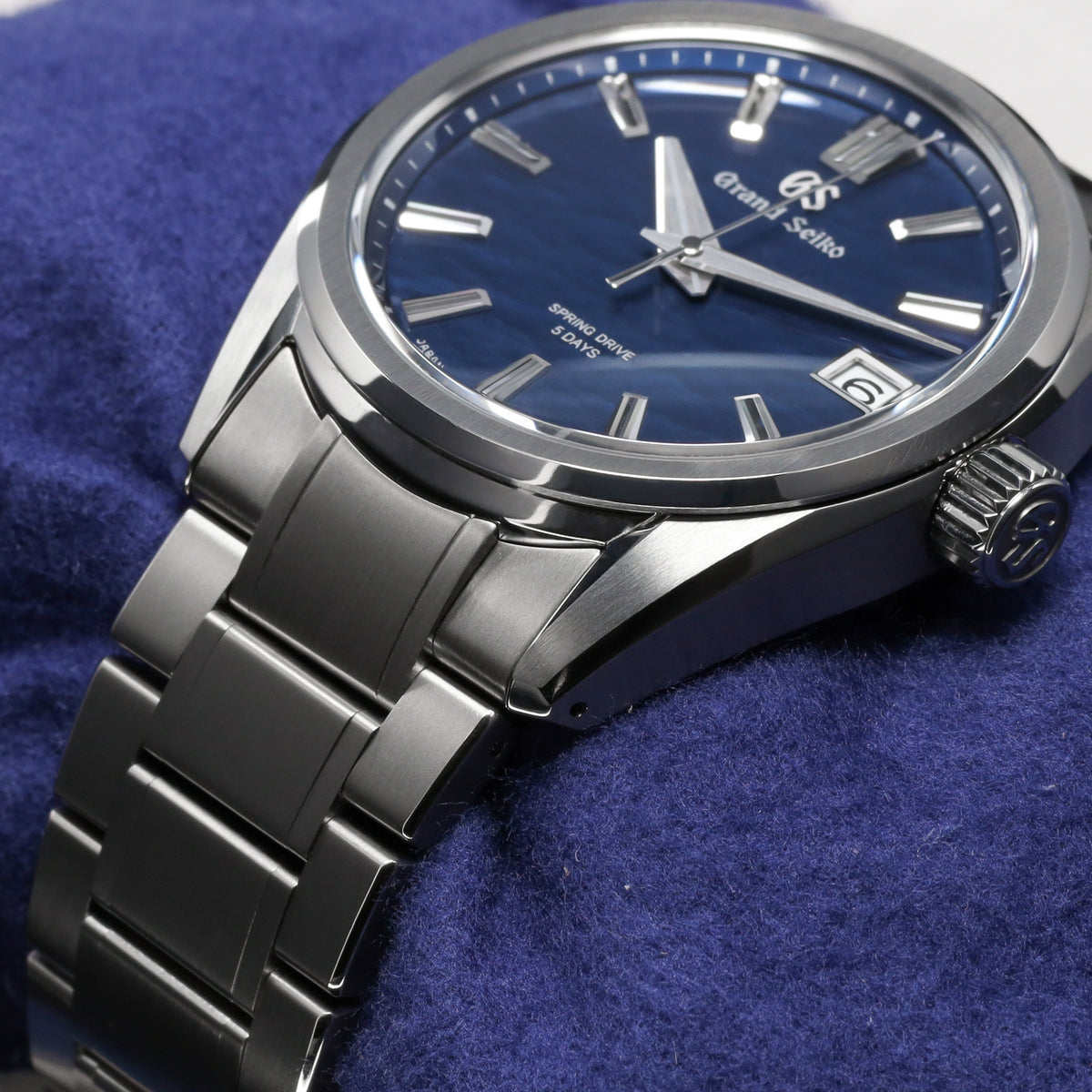 Grand Seiko Evolution 9 Collection 2026 Complete 40mm High Intensity Titanium Blue Lake Suwa Textured Dial High Intensity Titanium Fixed Bezel High-Intensity Titanium Bracelet with Folding Clasp SLGA019G
