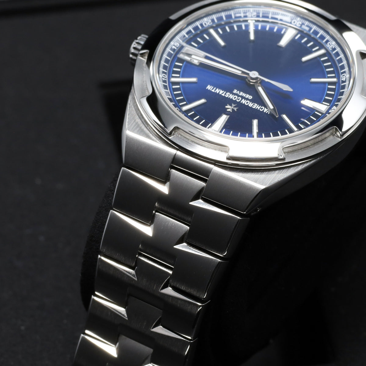 Vacheron Overseas Complete 41mm Stainless Steel Blue Dial Maltese Cross Bezel Overseas Bracelet 4500V